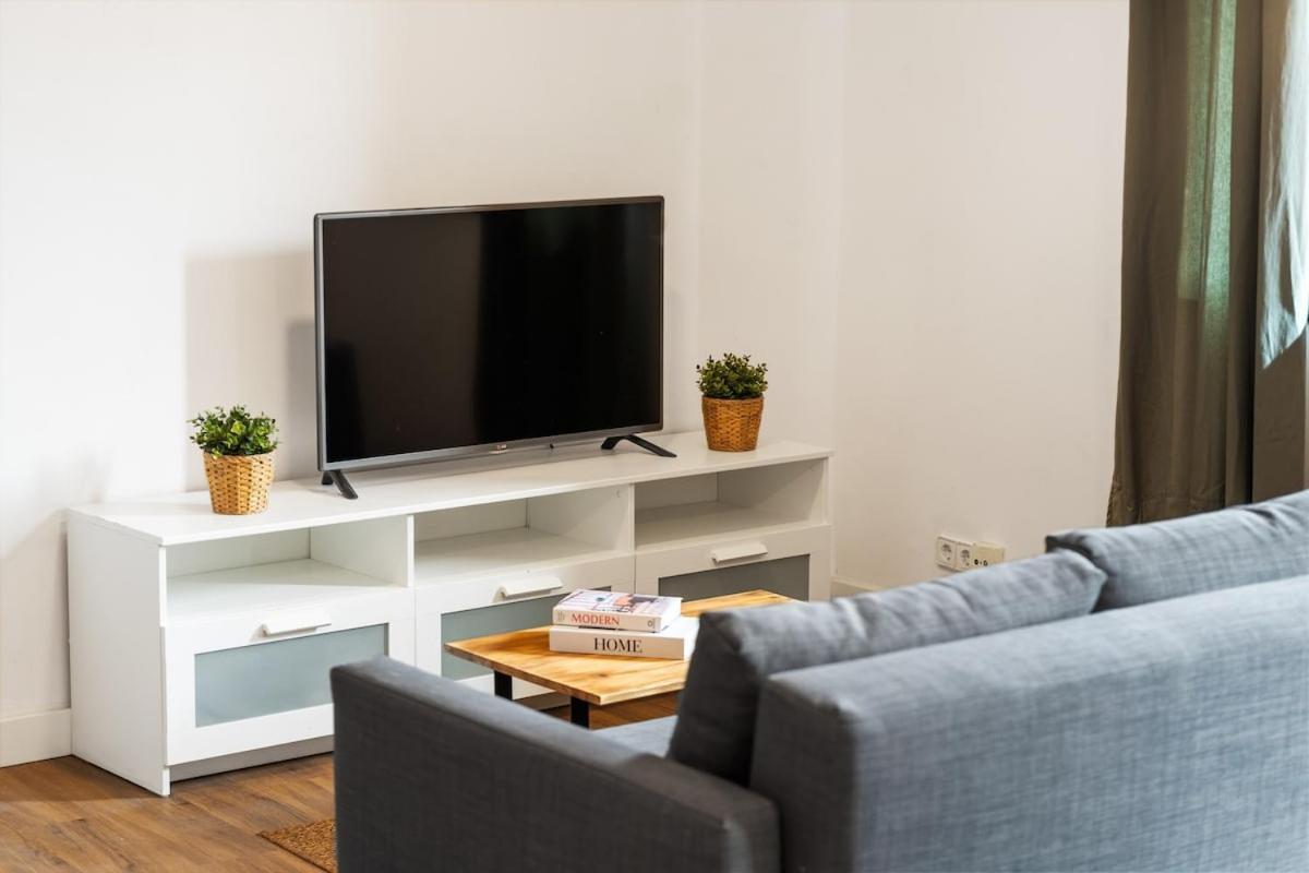 Lodging Apartments Liceu G1 برشلونة المظهر الخارجي الصورة