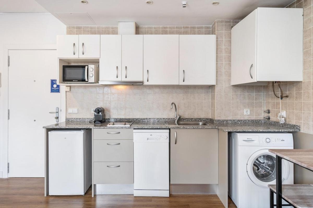 Lodging Apartments Liceu G1 برشلونة المظهر الخارجي الصورة