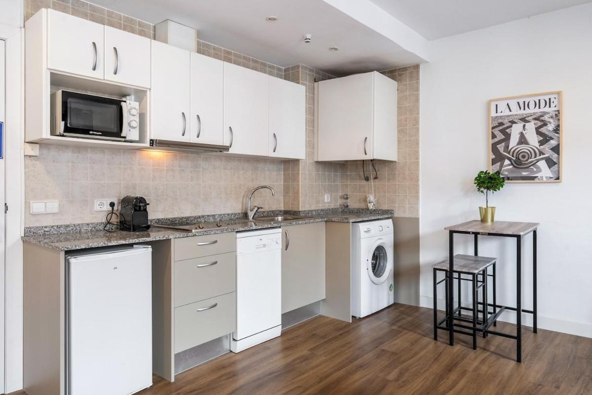 Lodging Apartments Liceu G1 برشلونة المظهر الخارجي الصورة